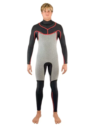 Reef ONE wetsuit for surfing with seamless shoulder design